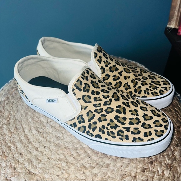 Vans Women's Leopard Print Slip-On Shoes - Picture 1 of 9